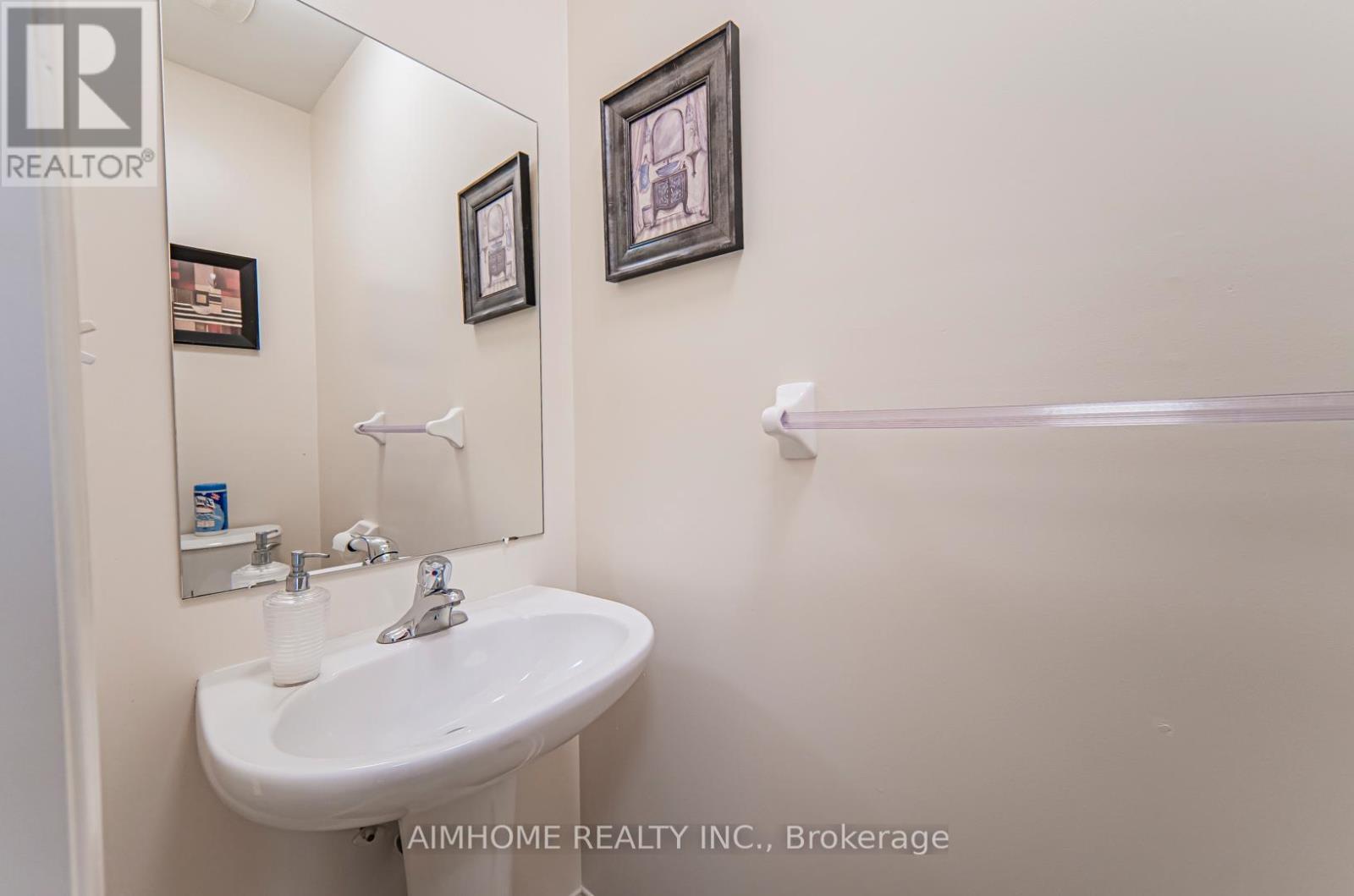 688 Courtney Valley Road, Mississauga, ON