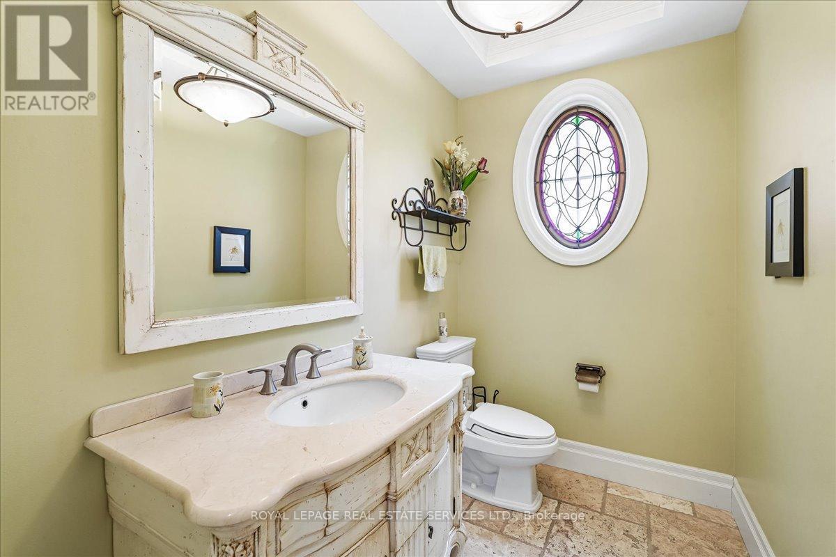 Removable stained glass insert. - 1726 The Pines, Mississauga, ON