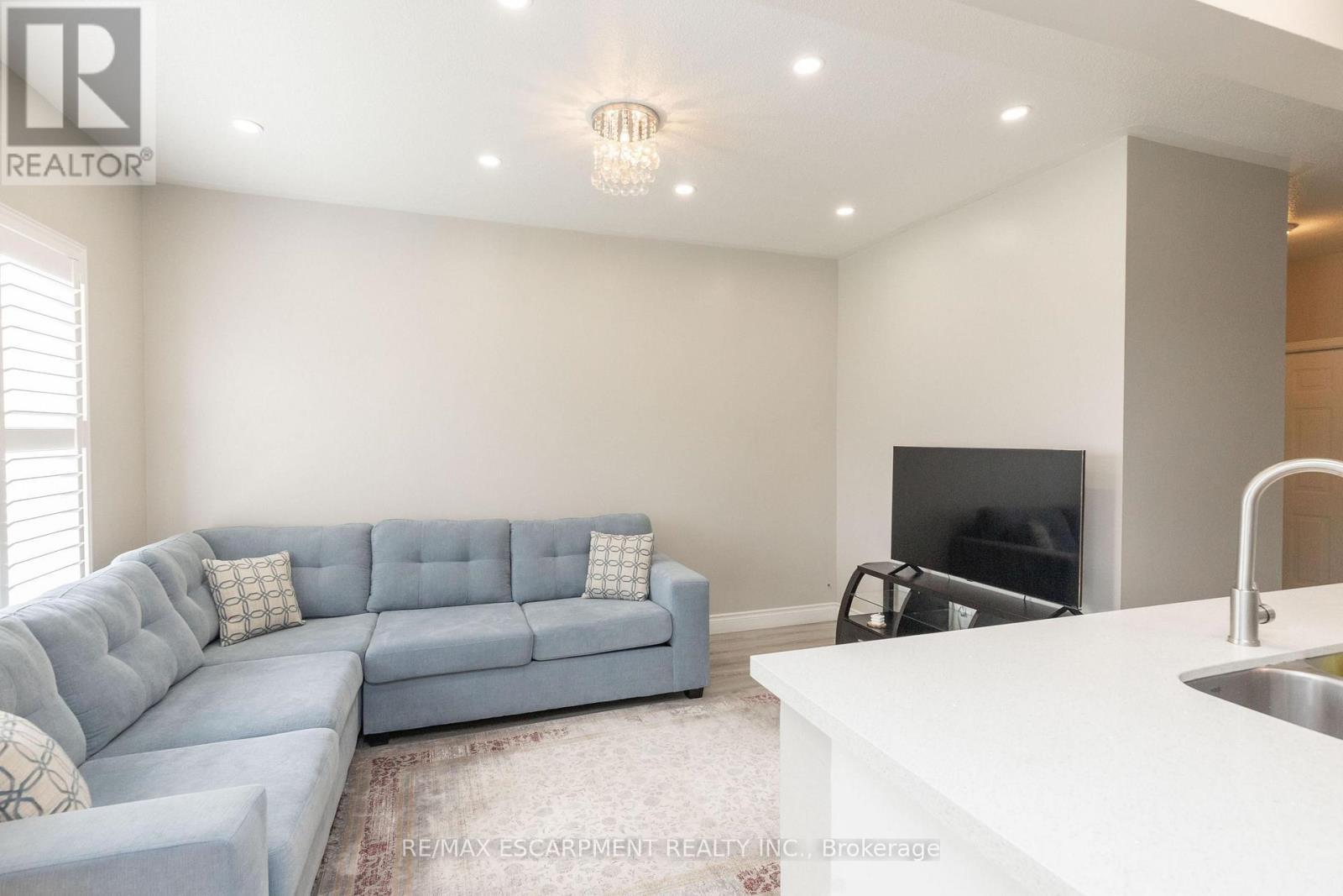 73 Appleblossom Drive, Hamilton, ON