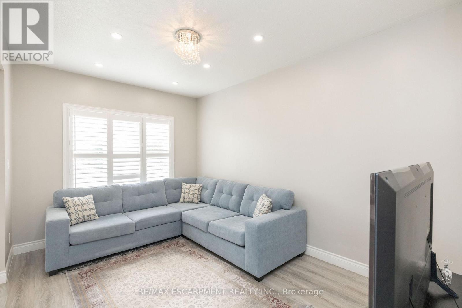 73 Appleblossom Drive, Hamilton, ON