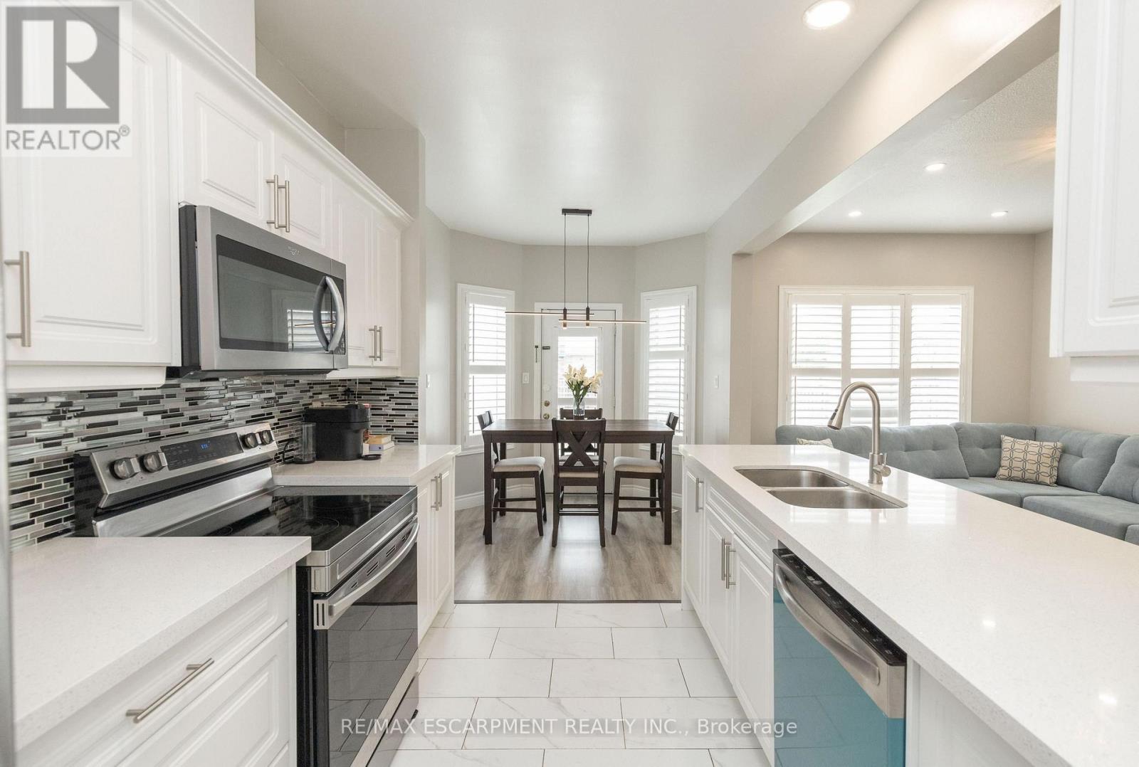 73 Appleblossom Drive, Hamilton, ON