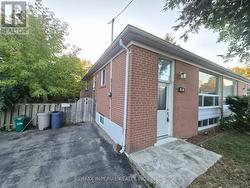 262 MCCONVEY DRIVE Richmond Hill, ON L4C 3K2