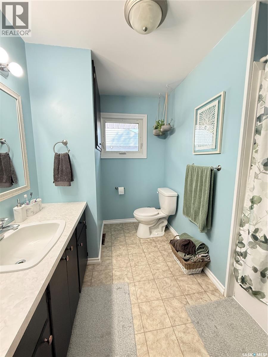 212 Ash Drive, Weyburn, SK