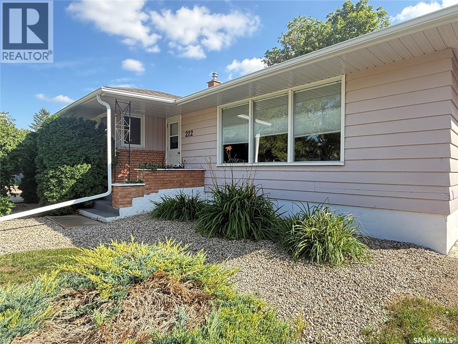 212 Ash Drive, Weyburn, SK