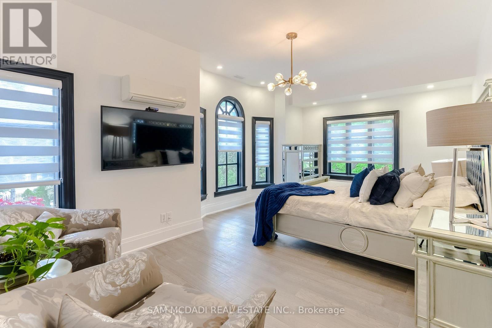 1540 Mississauga Road, Mississauga, ON