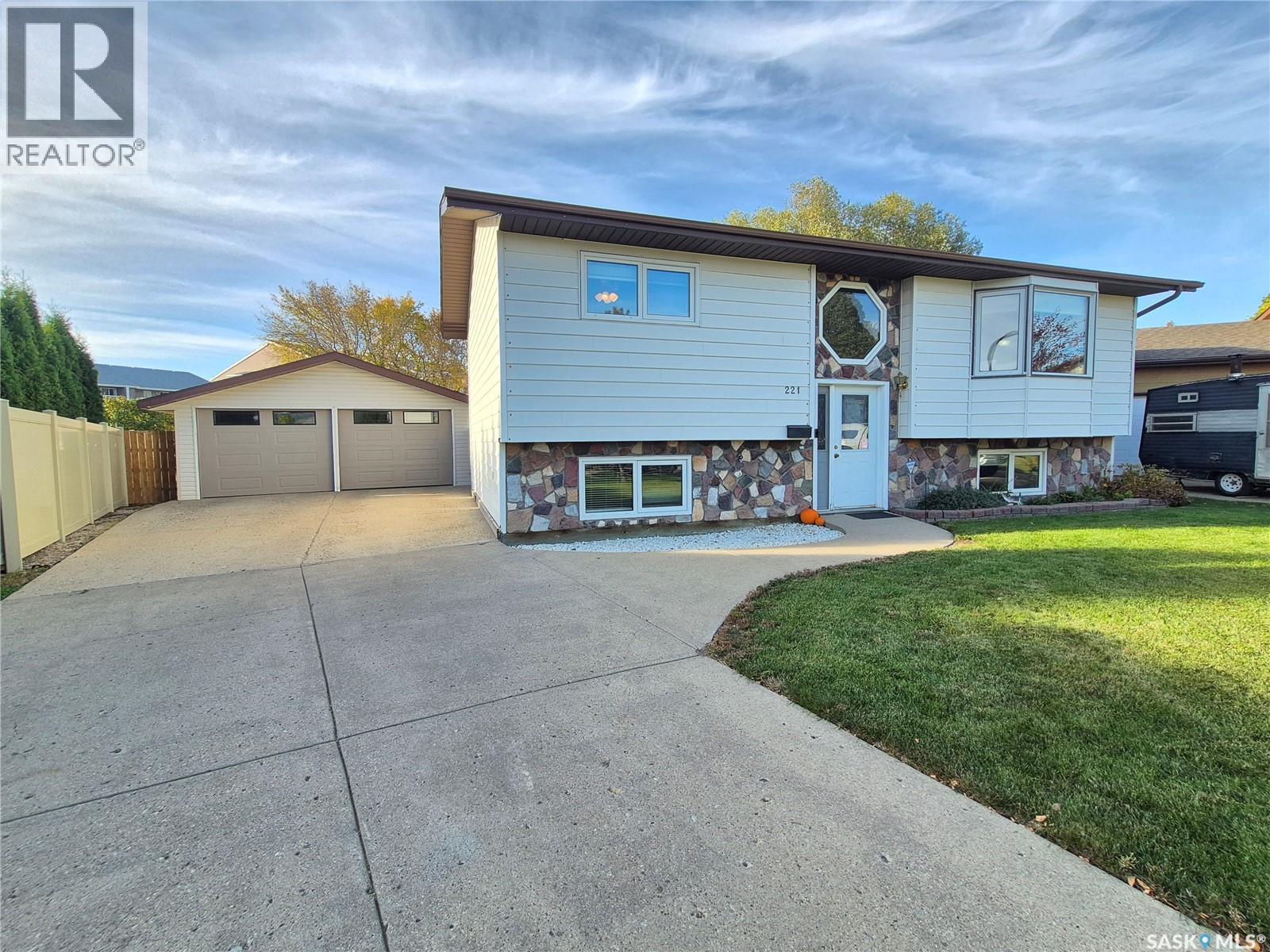 221 Bean Crescent, Weyburn, SK