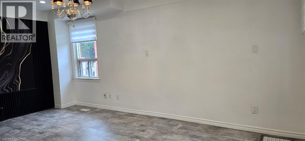 284 Brucedale Avenue E, Hamilton, ON