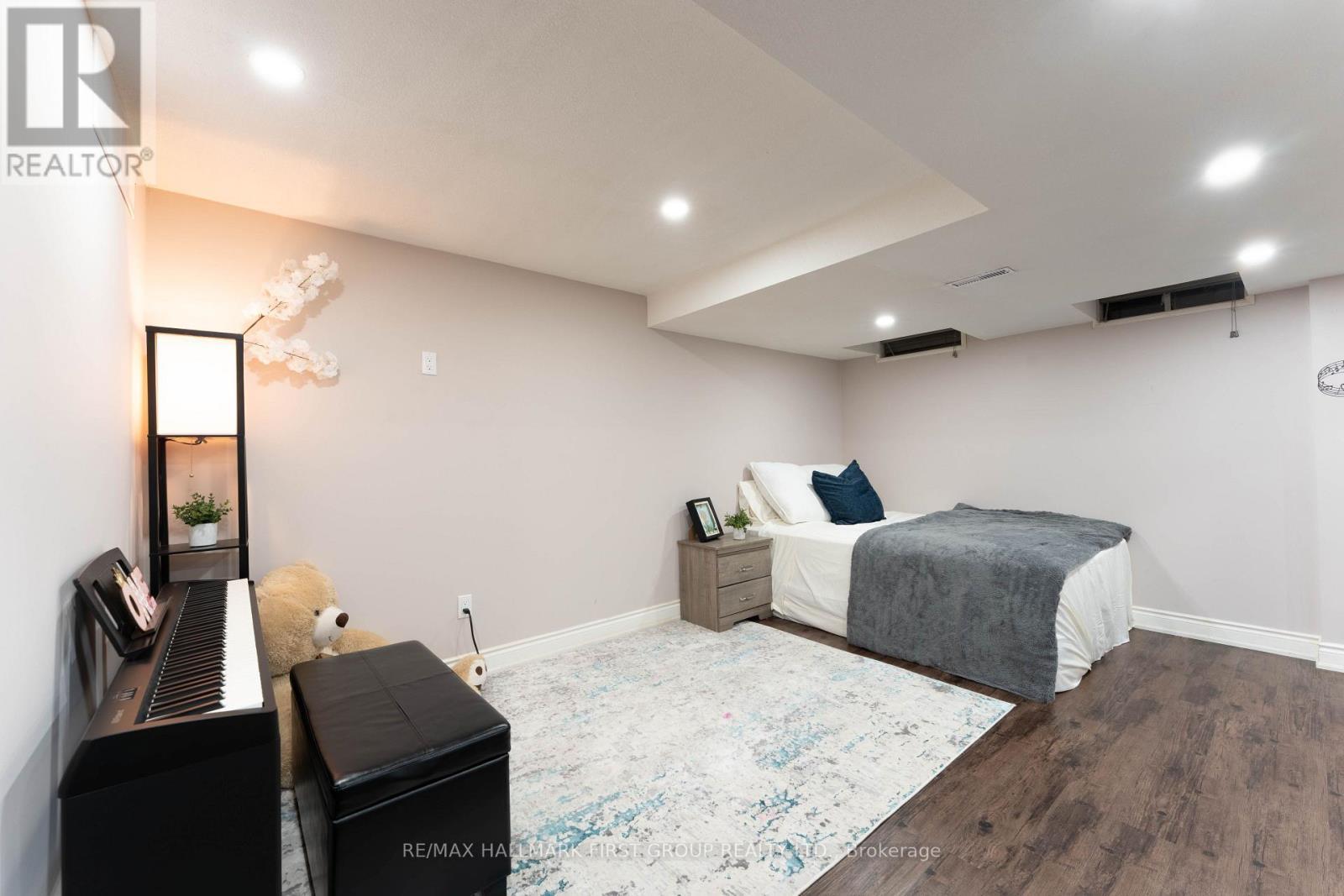 7686 Black Walnut Trail, Mississauga, ON