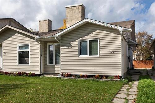 203 Novavista Dr, Winnipeg, MB 