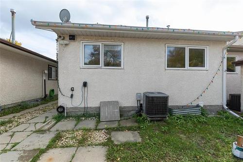 203 Novavista Dr, Winnipeg, MB 