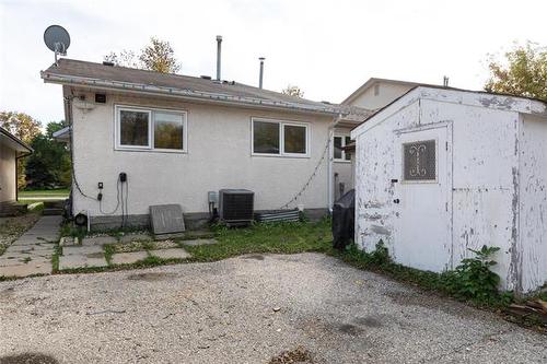 203 Novavista Dr, Winnipeg, MB 