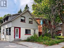28 MCINTOSH AVENUE Toronto, ON M8Y 3E2