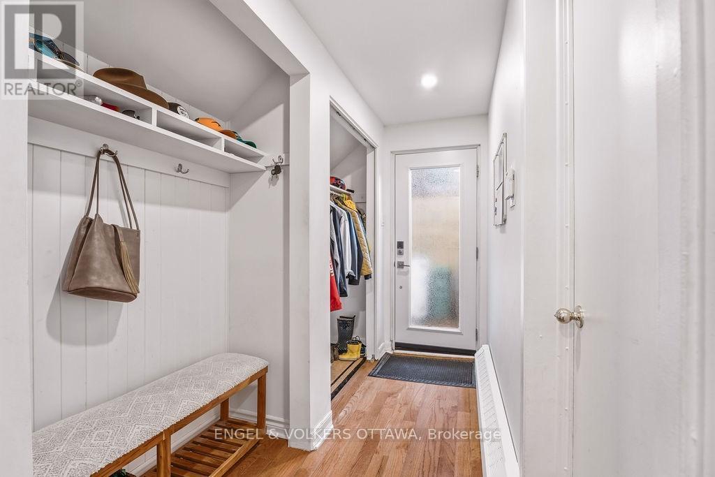 Mudroom/Side Entrance - 694 Island Park Drive, Ottawa, ON