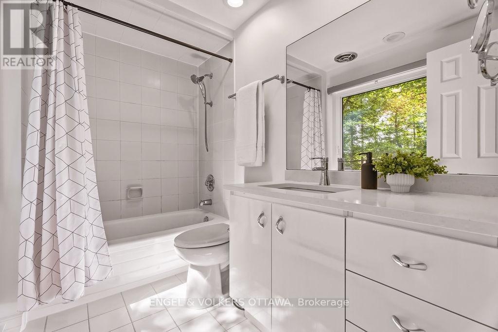 Ensuite - 694 Island Park Drive, Ottawa, ON