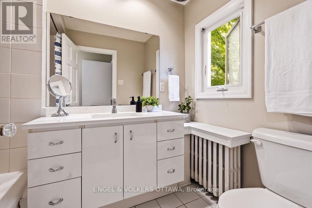 Main Bath - 694 Island Park Drive, Ottawa, ON