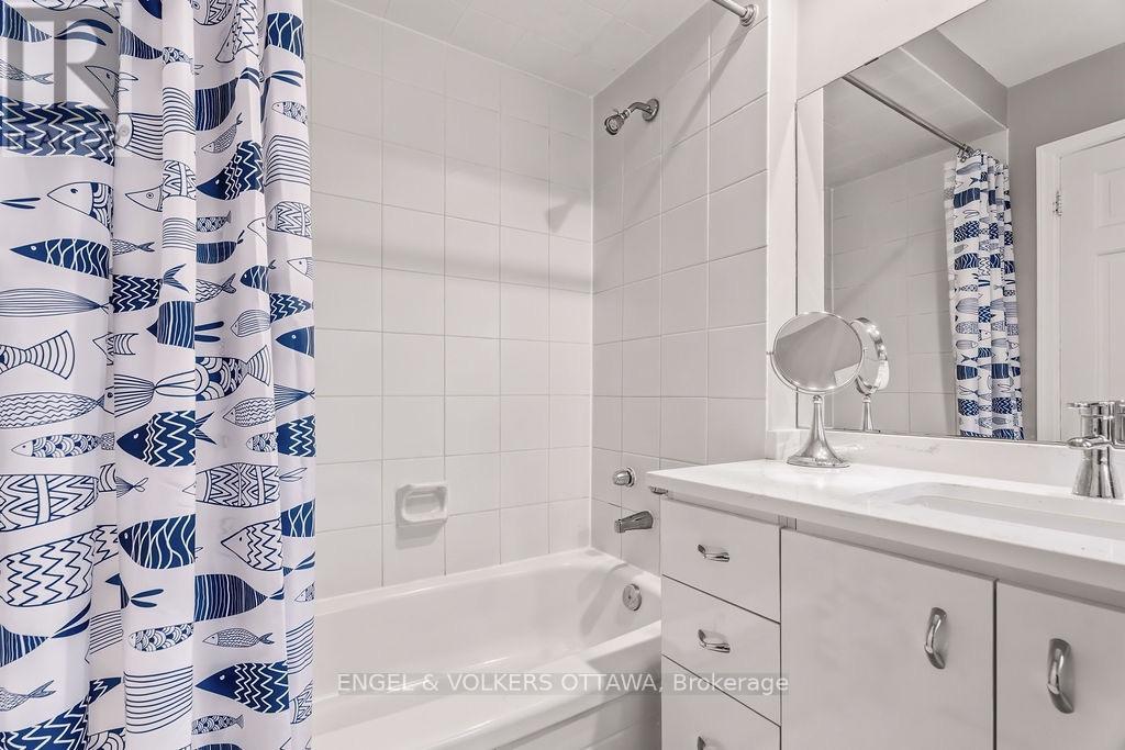 Main Bath - 694 Island Park Drive, Ottawa, ON
