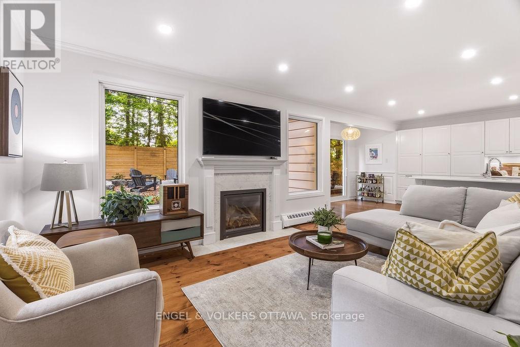 Back Living Room - 694 Island Park Drive, Ottawa, ON