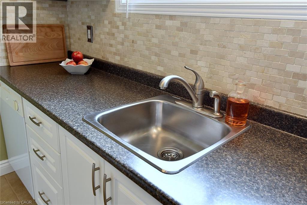 18 Claudette Gate, Hamilton, ON