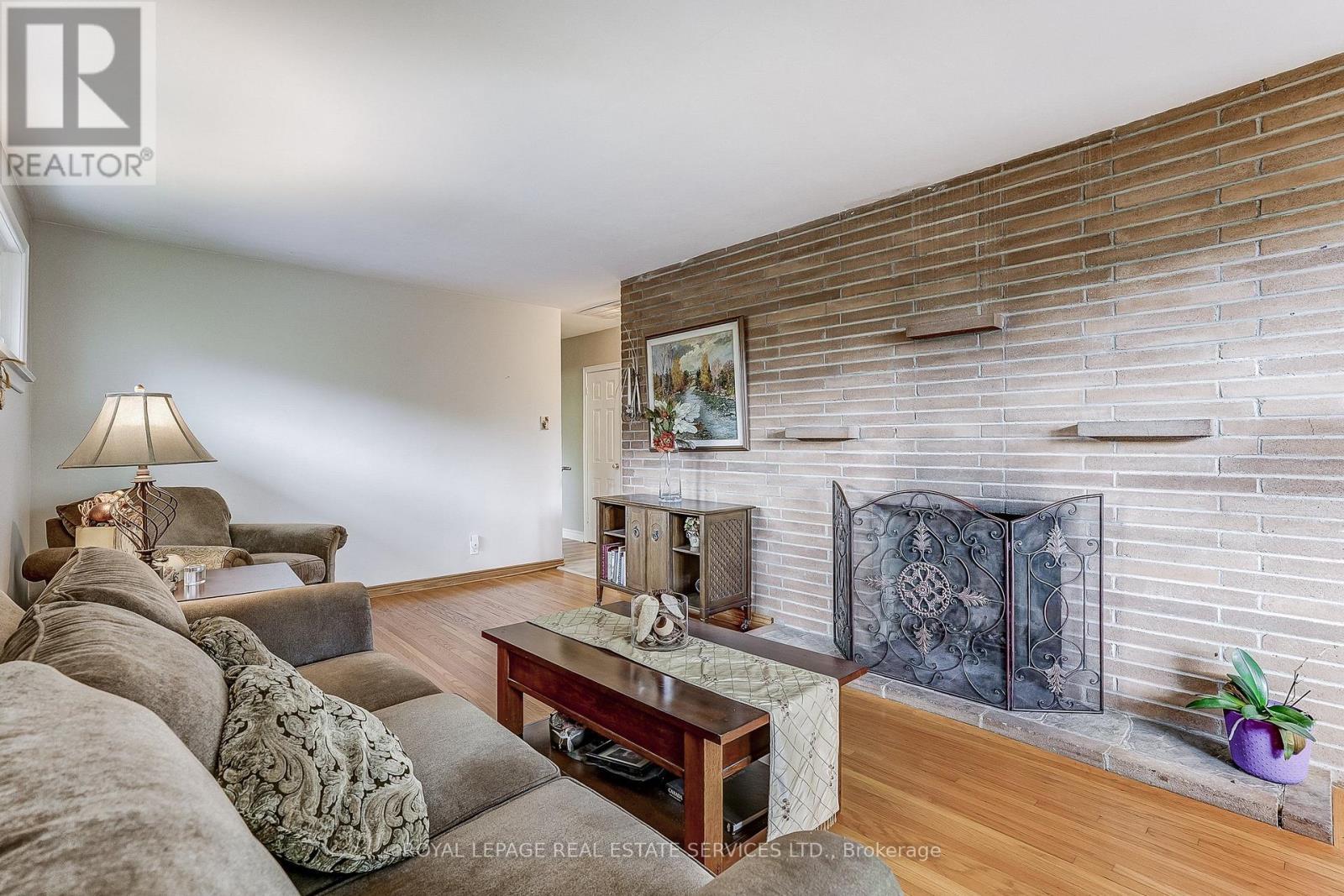 FAMILY ROOM - 27 Sora Drive, Mississauga, ON