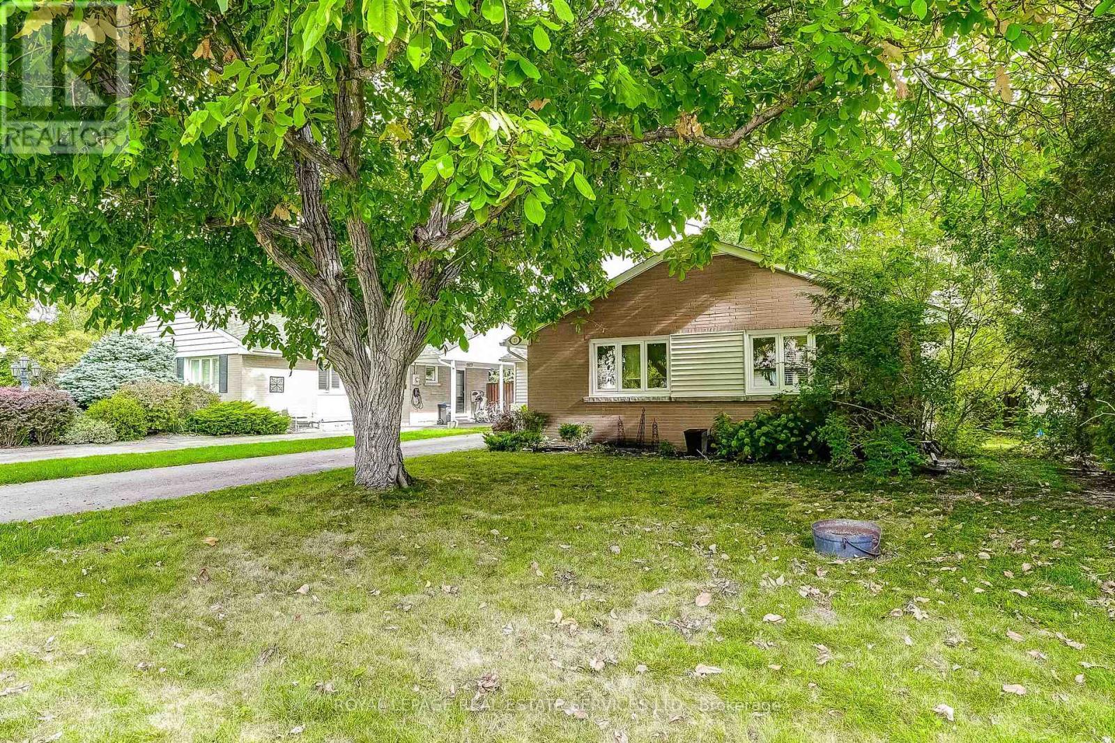 FRONT YARD - 27 Sora Drive, Mississauga, ON