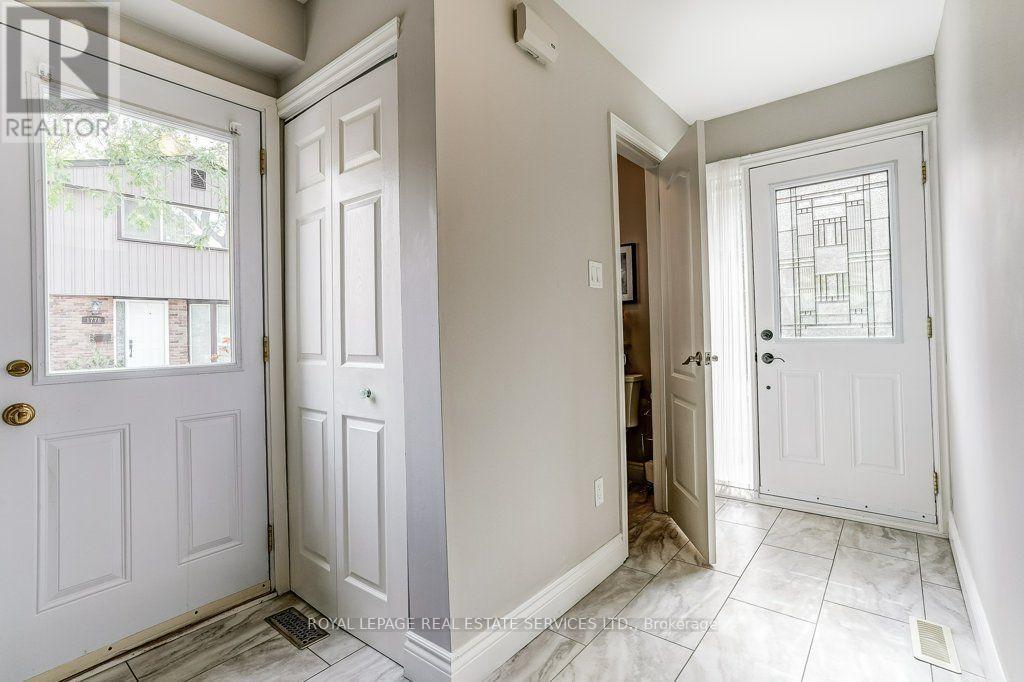 Open entrance - 1770 Hyde Mill Crescent, Mississauga, ON