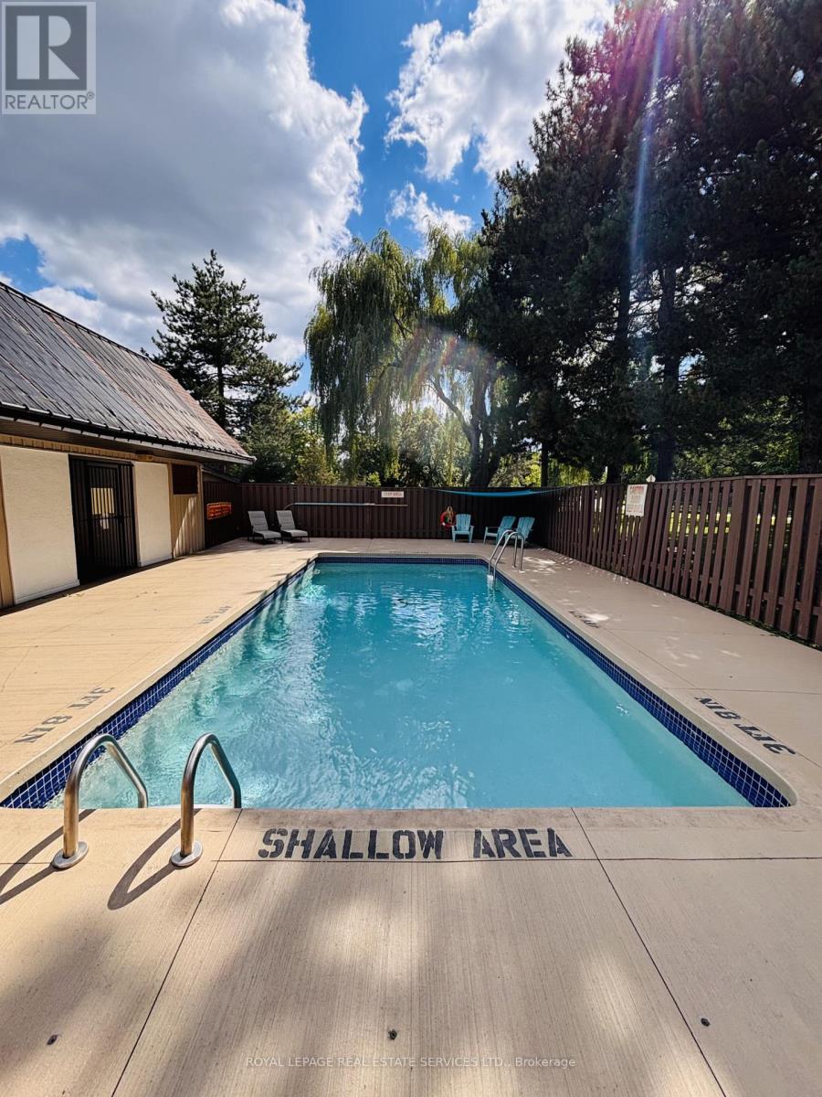 Pool/Change room and Loungers - 1770 Hyde Mill Crescent, Mississauga, ON