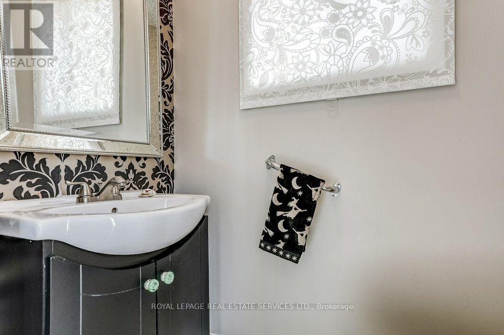 Main floor bathroom - 1770 Hyde Mill Crescent, Mississauga, ON