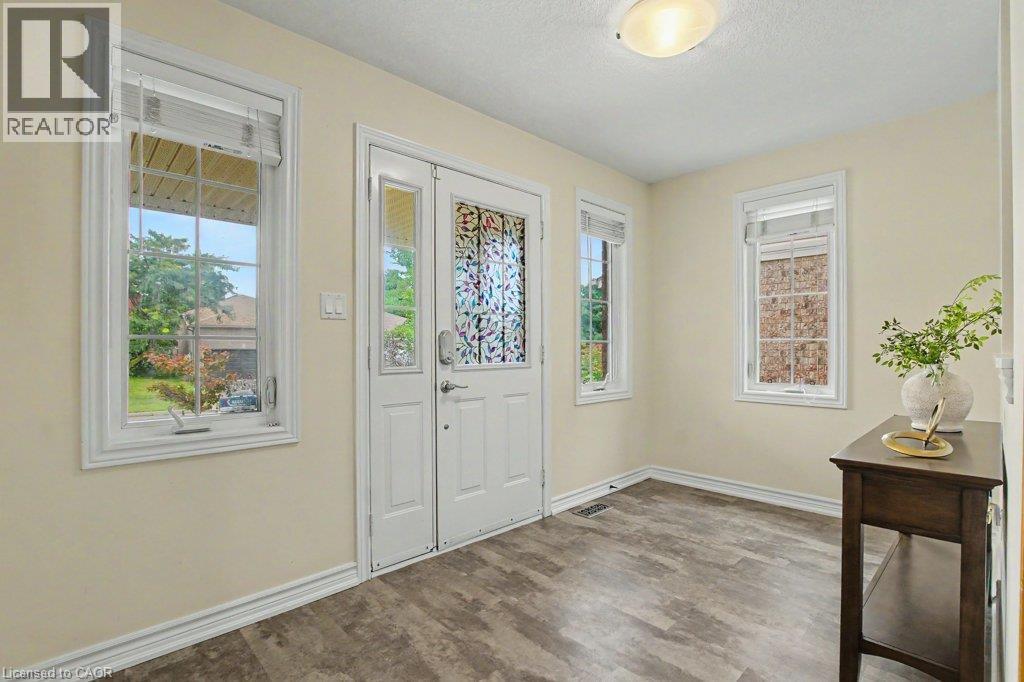 15 Sim Court, Cambridge, ON