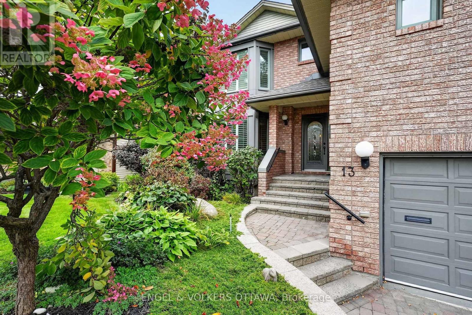 13 Lynhurst Avenue, Ottawa, ON
