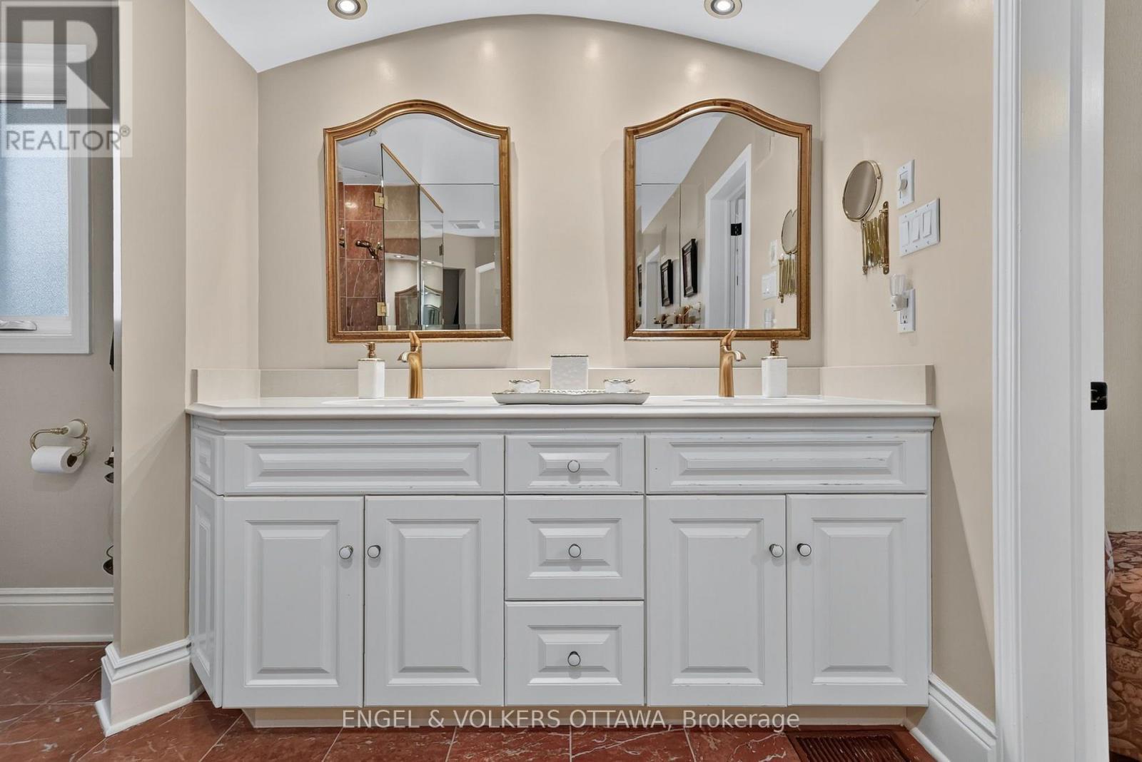13 Lynhurst Avenue, Ottawa, ON