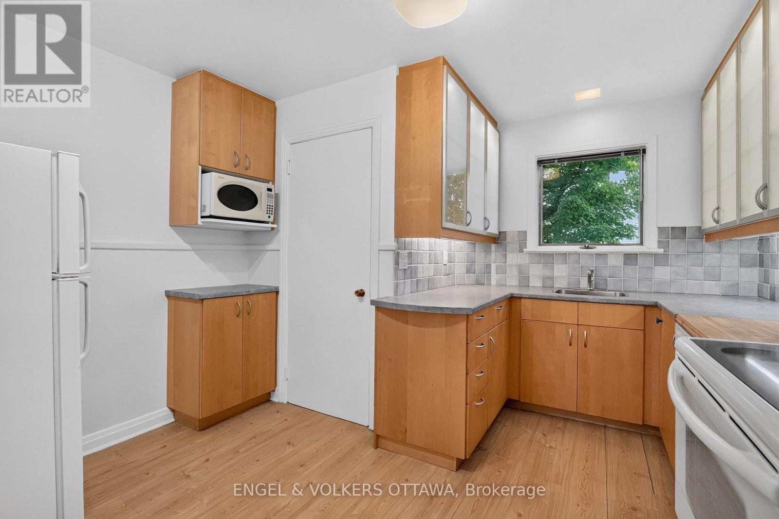 35 Bedford Crescent, Ottawa, ON