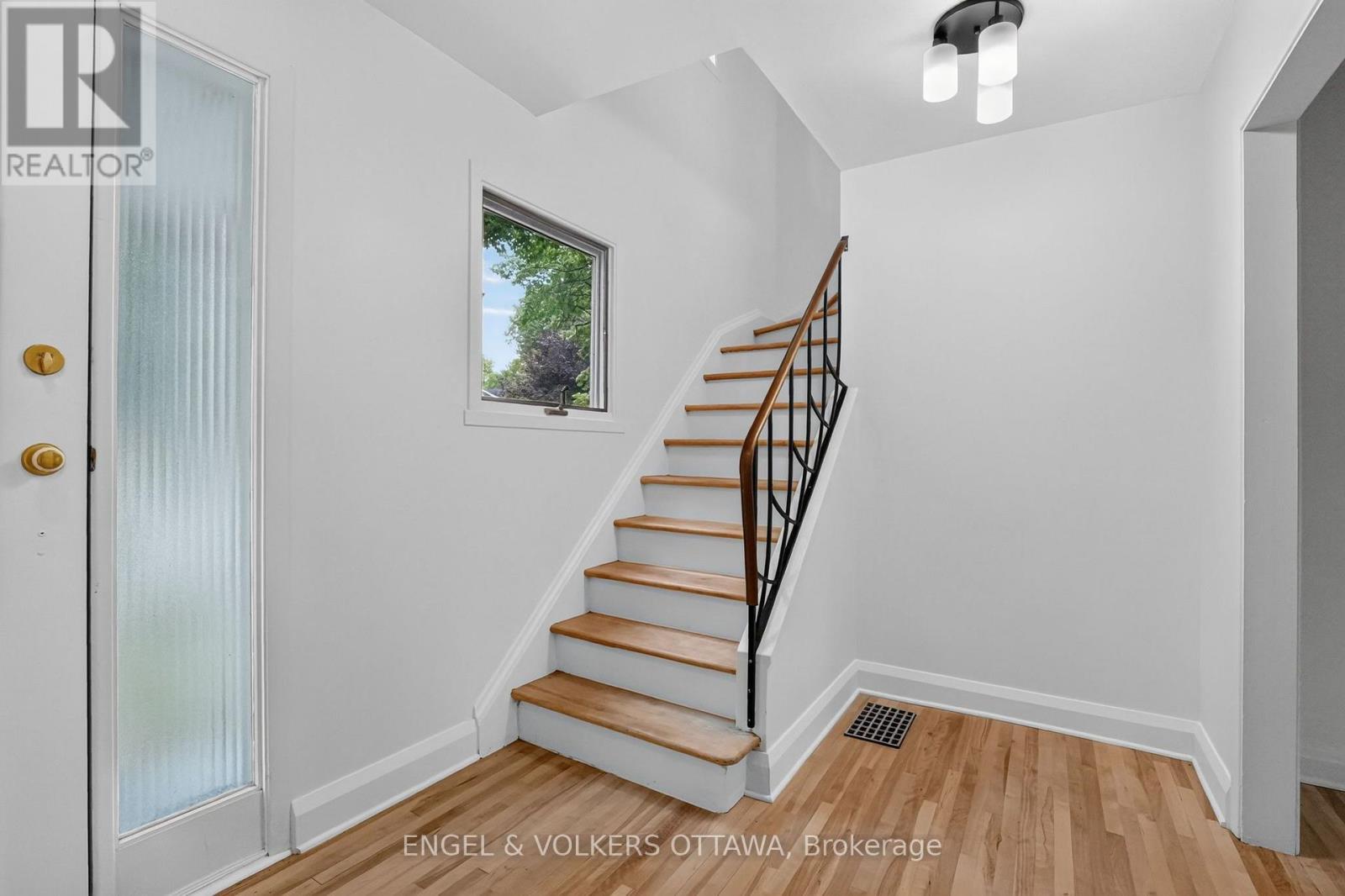 35 Bedford Crescent, Ottawa, ON