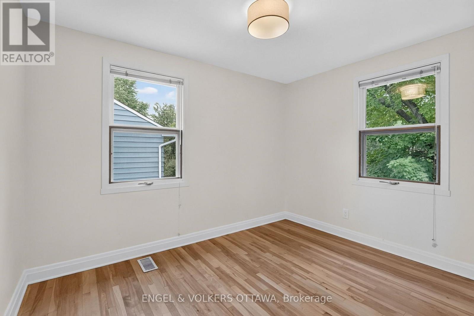 35 Bedford Crescent, Ottawa, ON