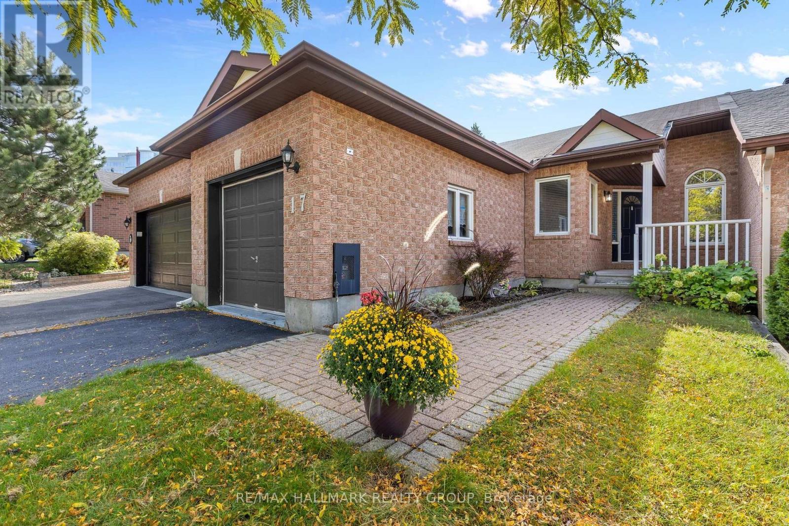 17 Quinterra Court, Ottawa, ON