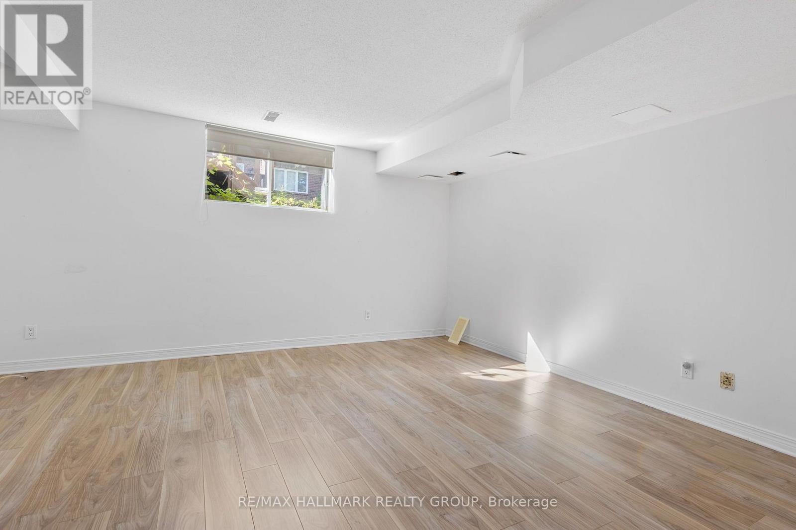 17 Quinterra Court, Ottawa, ON