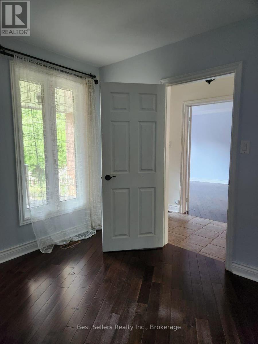 12 Bowshelm Court, Mississauga, ON