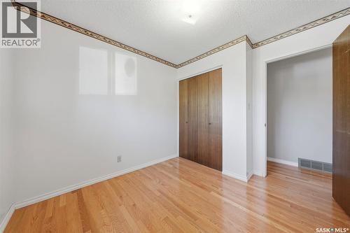 253 Laurentian Drive, Saskatoon, SK 