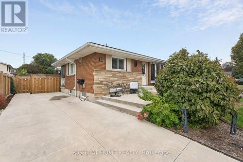 25 Swallow Crescent, Hamilton, ON 