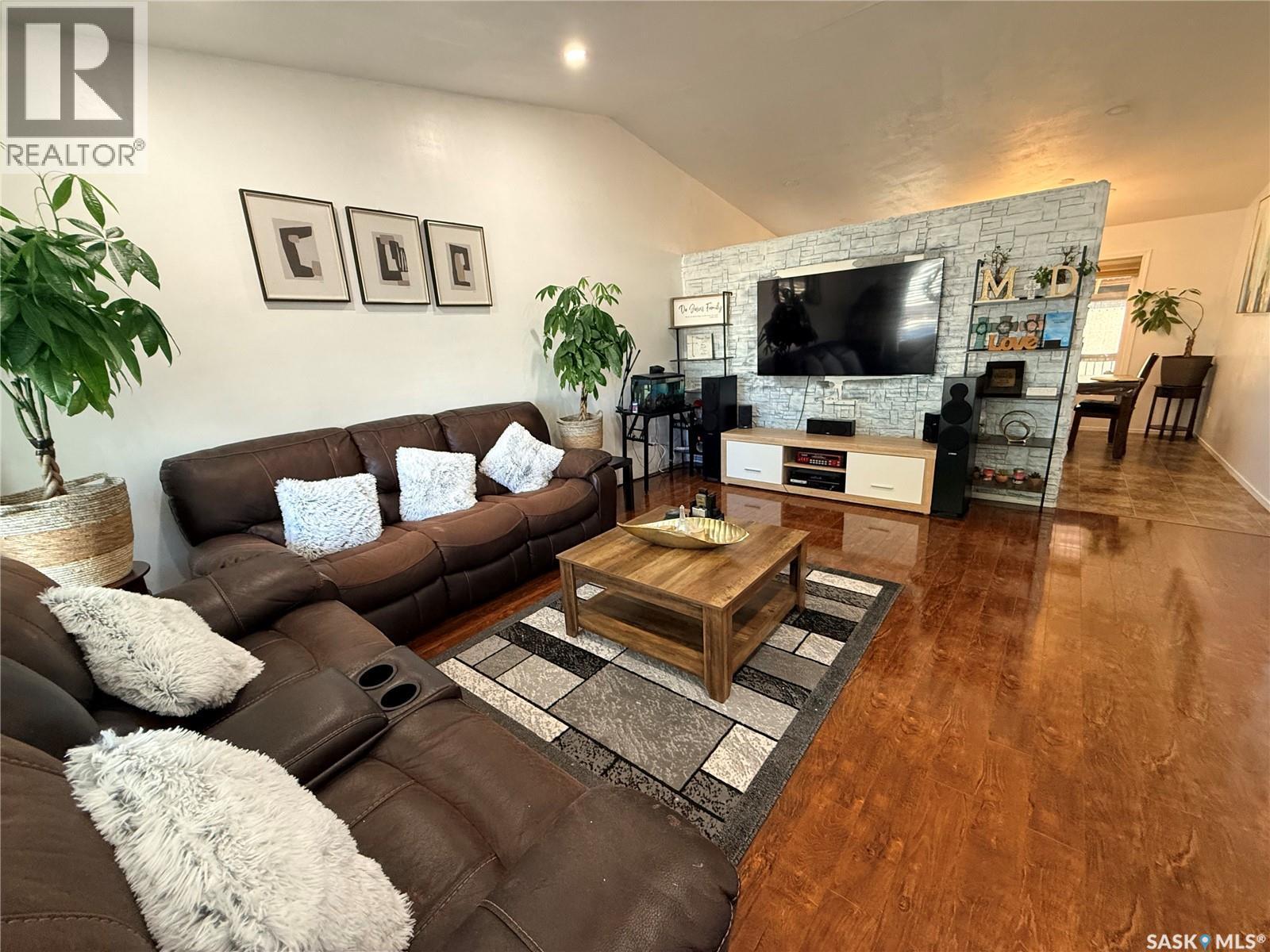 119 Hall Crescent, Saskatoon, SK