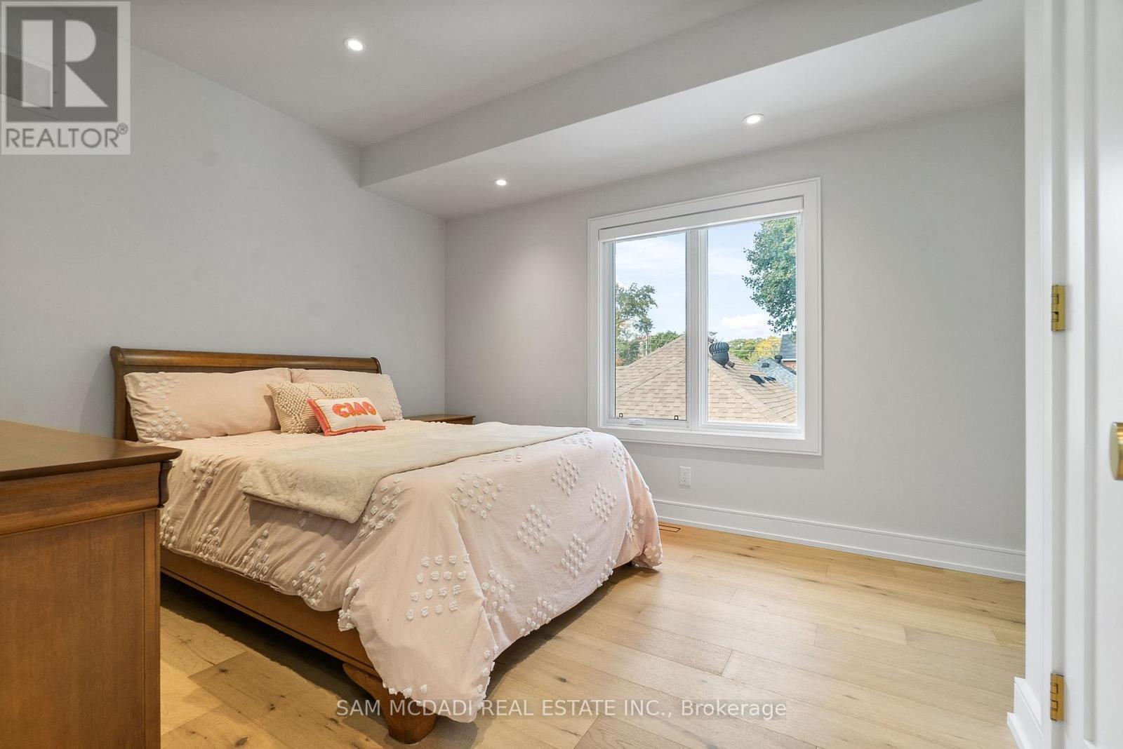39 Oakwood Avenue N, Mississauga, ON