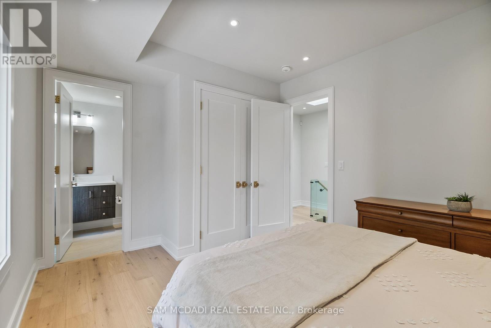 39 Oakwood Avenue N, Mississauga, ON