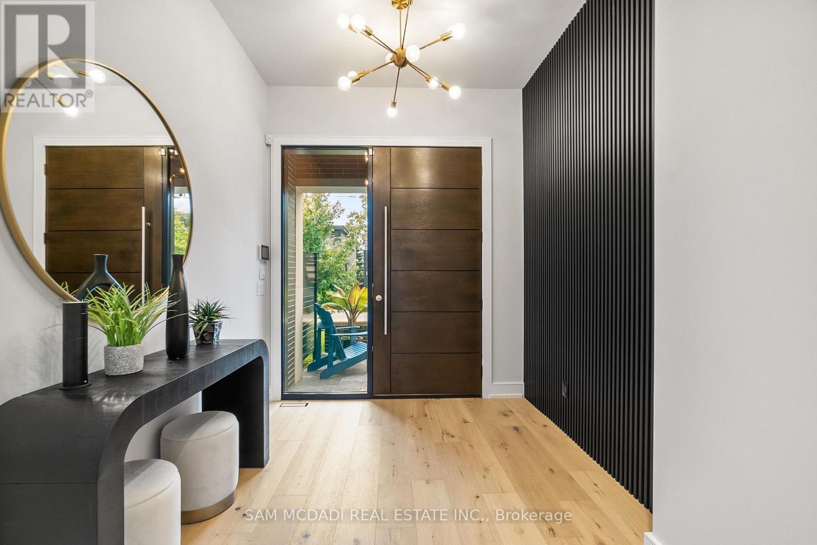 39 Oakwood Avenue N, Mississauga, ON
