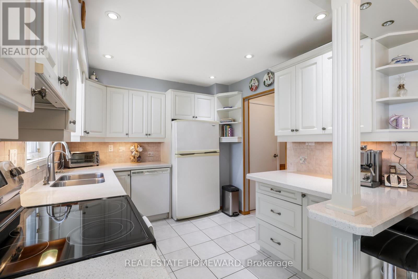 Kitchen - 6399 Colebrook Crescent, Mississauga, ON