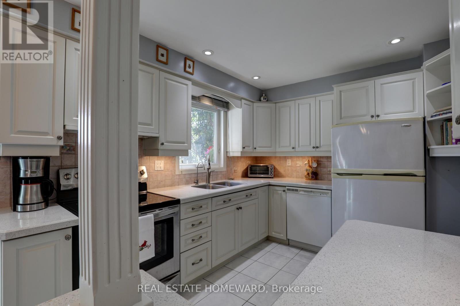 Kitchen - 6399 Colebrook Crescent, Mississauga, ON