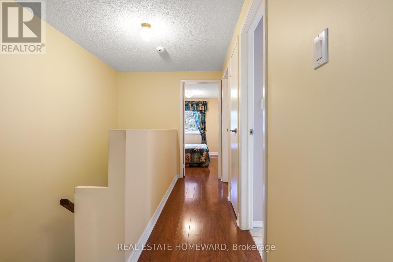 Hallway upstairs (Hardwood) - 6399 Colebrook Crescent, Mississauga, ON