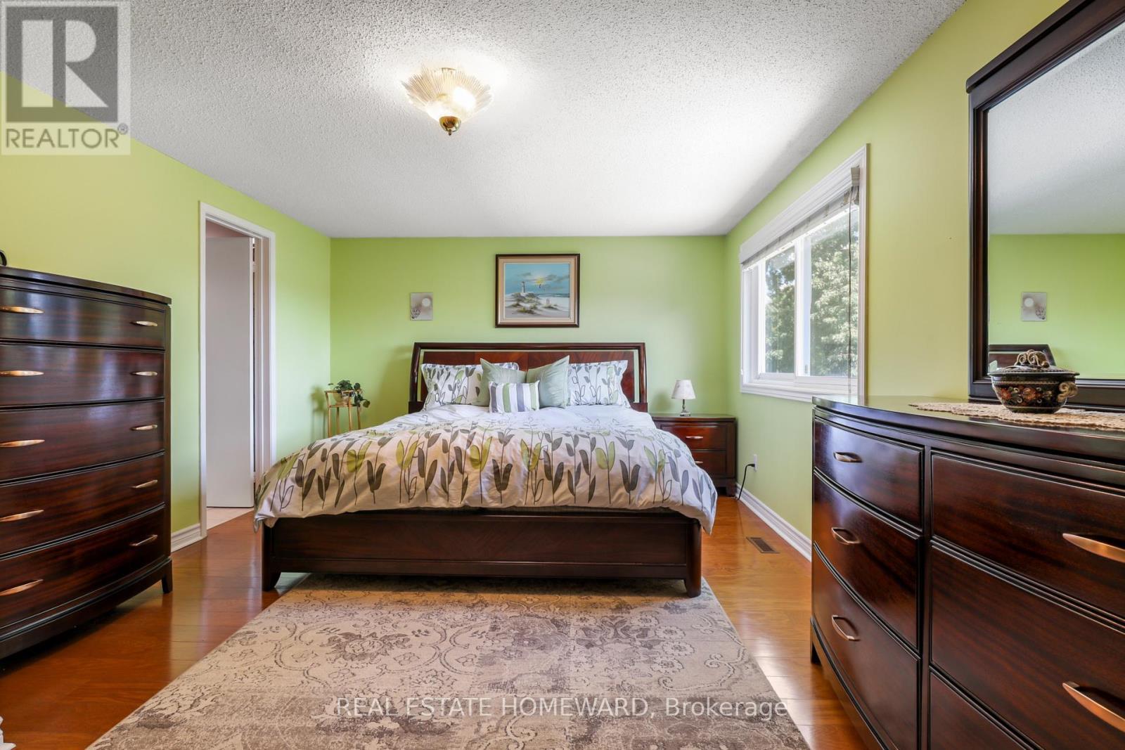 Primary bedroom with Semi-ensuite - 6399 Colebrook Crescent, Mississauga, ON