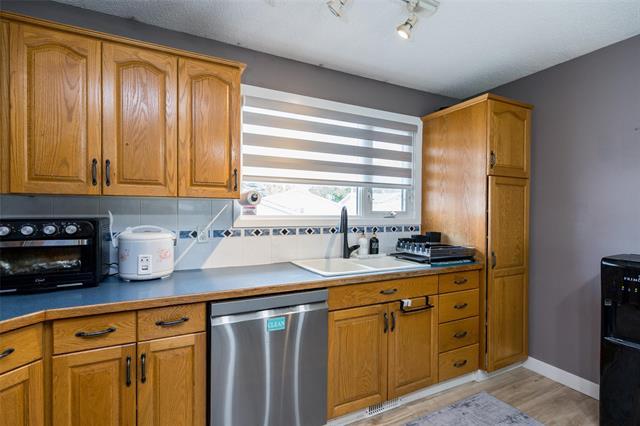 71 Rougeau Ave, Winnipeg, MB