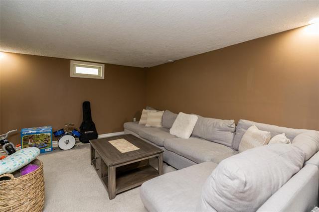 71 Rougeau Ave, Winnipeg, MB