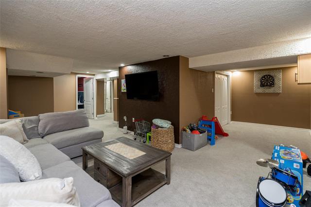 71 Rougeau Ave, Winnipeg, MB