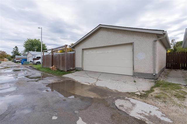 71 Rougeau Ave, Winnipeg, MB